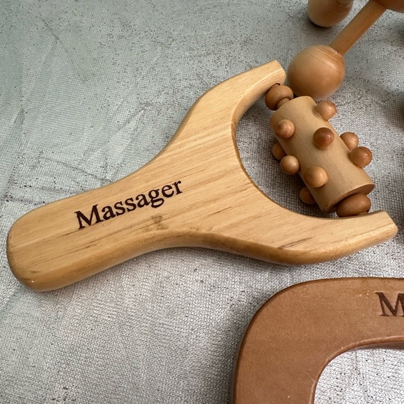 4 Lot of Wooden Hand Held Massagers for The Total Body By Essential Design - Picture 6 of 12